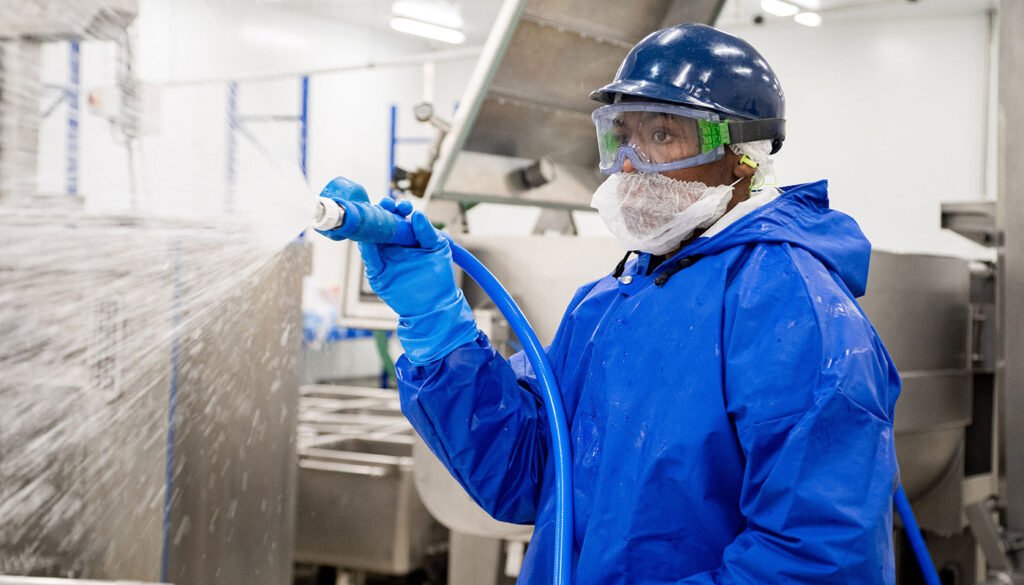 Novolyze helps food and beverage companies digitalize and manage in real time cleaning and sanitation processes.